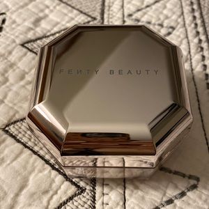 Fenty Beauty PRO FILT'R INSTANT RETOUCH SETTING POWDER